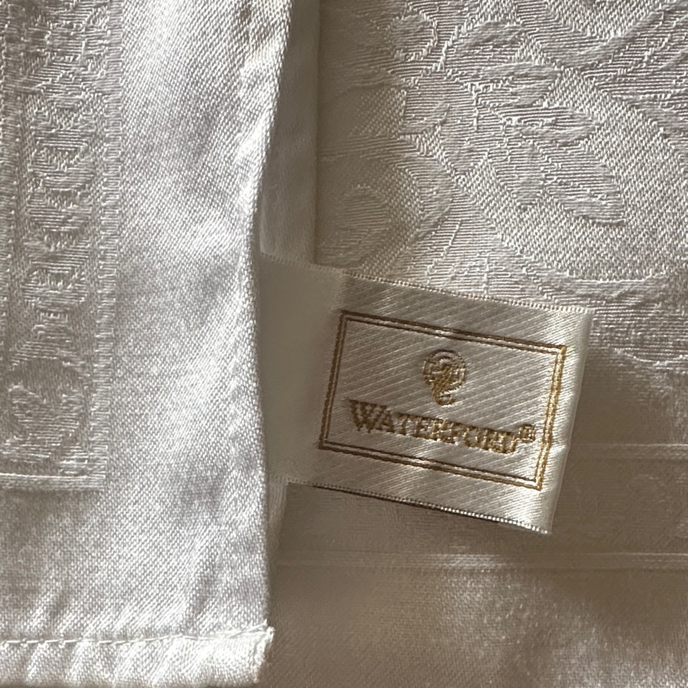 NEW WATERFORD 6 WHITE DAMASK NAPKINS - Picture 2 of 9